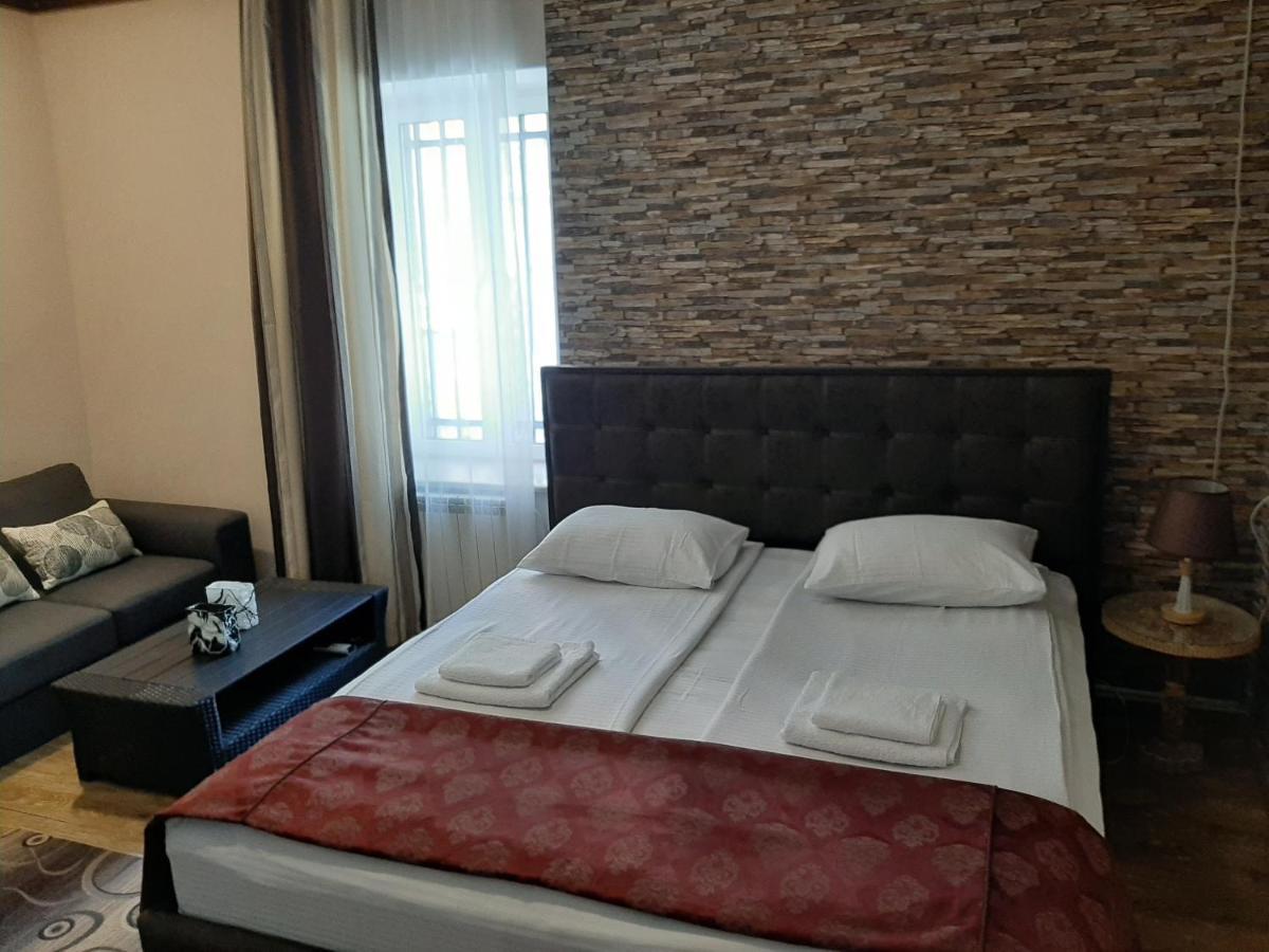 Shara Talyan Guest House & Tours 耶烈万 外观 照片